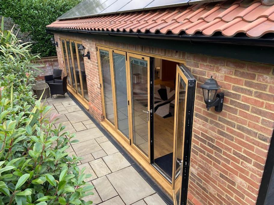 Stansted Airport Luxury Annexe With Parking. Apartman Birchanger Kültér fotó